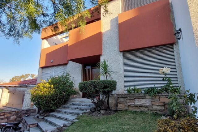 Casa en venta en B° Pellegrini, excelente ubicación